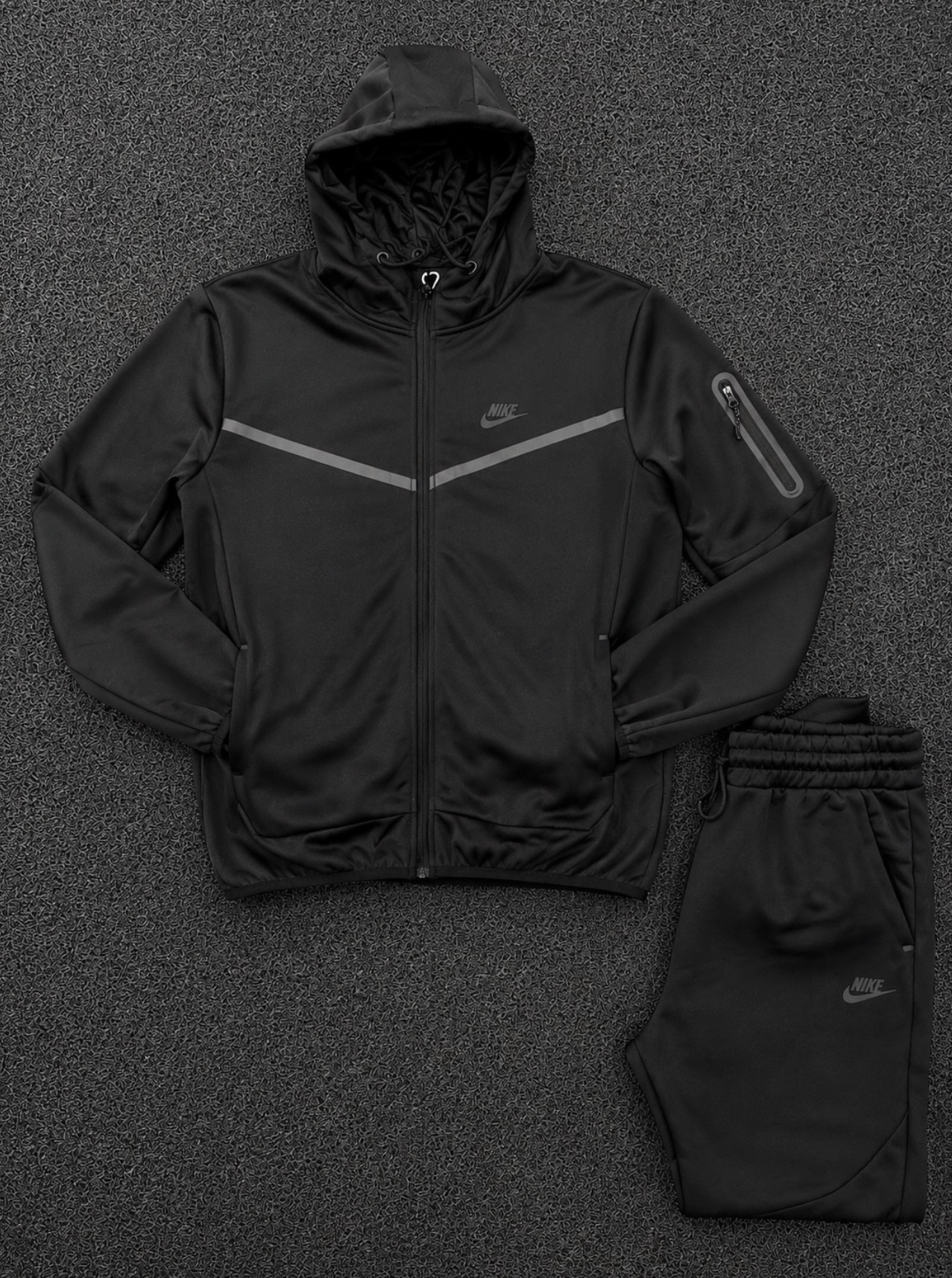 CONJUNTO NIKE TEECH