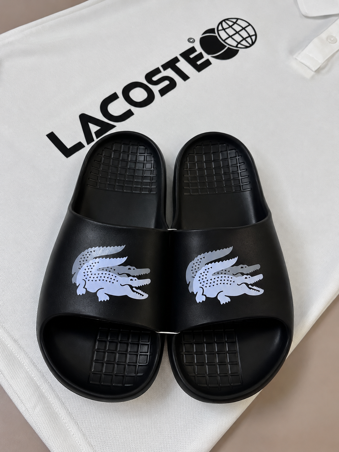 POLO LACOSTE ESTAMPA LATERAL